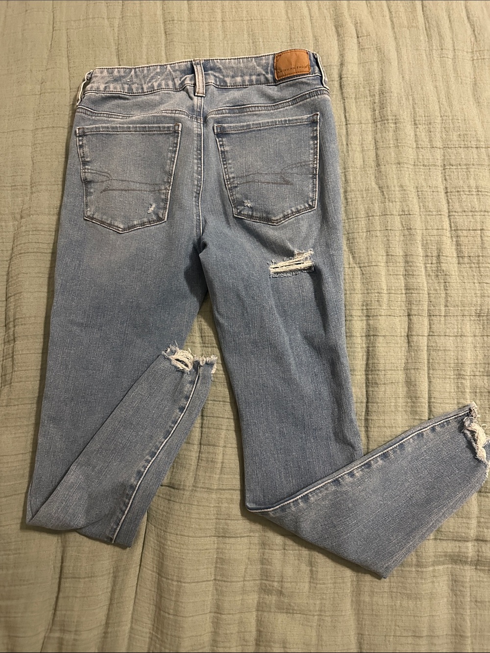American Eagle Outfitters Light Wash Ripped Skinny Jeans - Picture 3 of 3